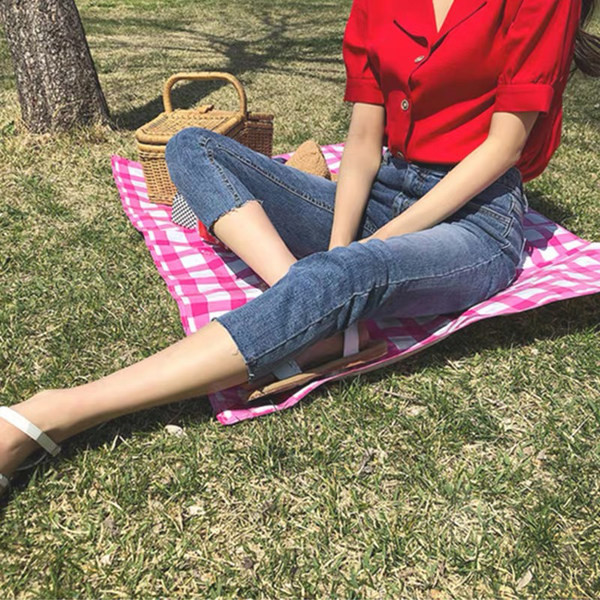 Női farmer letisztult modell, szárán szakadt motívumok