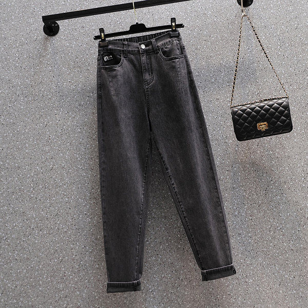 Laisvo rašto moteriški džinsai aukštu juosmeniu su logotipu