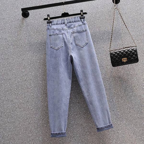 Laisvo rašto moteriški džinsai aukštu juosmeniu su logotipu