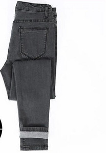 Moteriški džinsai – dviejų spalvų tiesus modelis