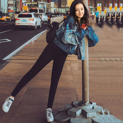 Moteriški džinsai – dviejų spalvų tiesus modelis