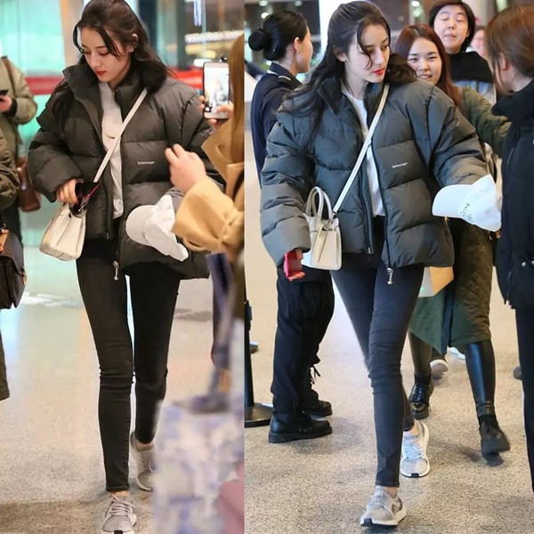 Moteriški džinsai – dviejų spalvų tiesus modelis