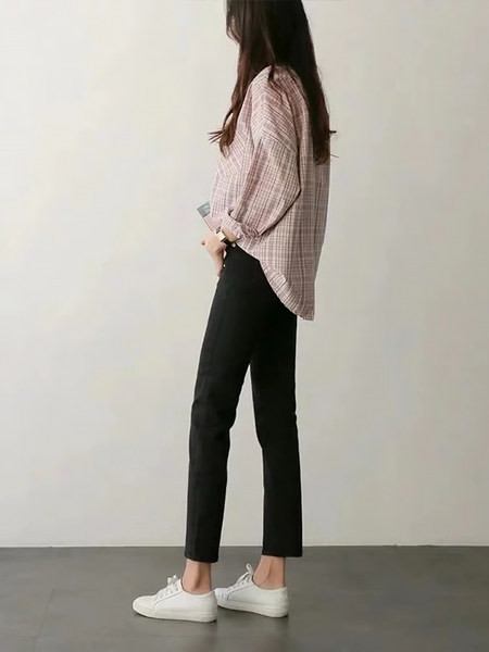 Női farmer egyenes szárral, magas derékkal