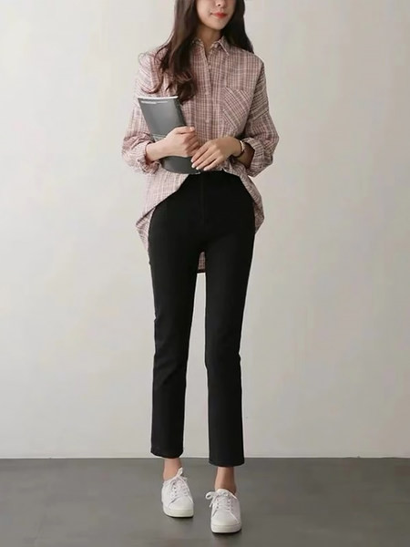 Női farmer egyenes szárral, magas derékkal