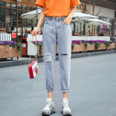 Kõrge vöökoha ja rebitud efektiga naiste teksad