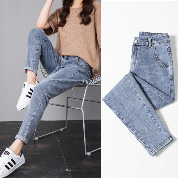 Naujas mėlynos spalvos moteriškų džinsų modelis su kišenėmis