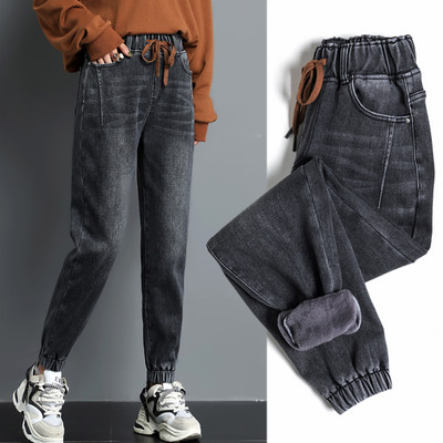 Női farmermodell gumírozással és zsebbel