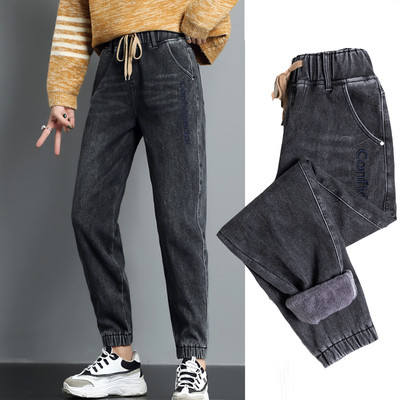 Női farmermodell gumírozással és zsebbel