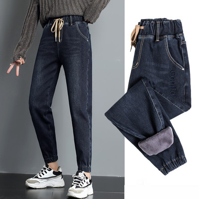 Női farmermodell gumírozással és zsebbel