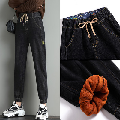 Női farmermodell gumírozással és zsebbel