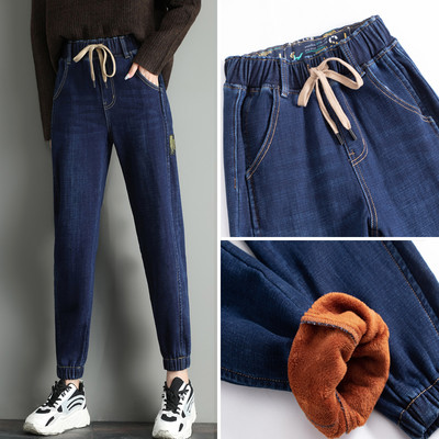 Női farmermodell gumírozással és zsebbel