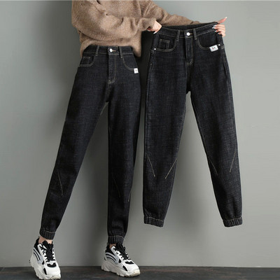 Női farmermodell gumírozással és zsebbel