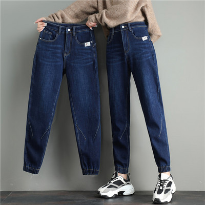 Női farmermodell gumírozással és zsebbel