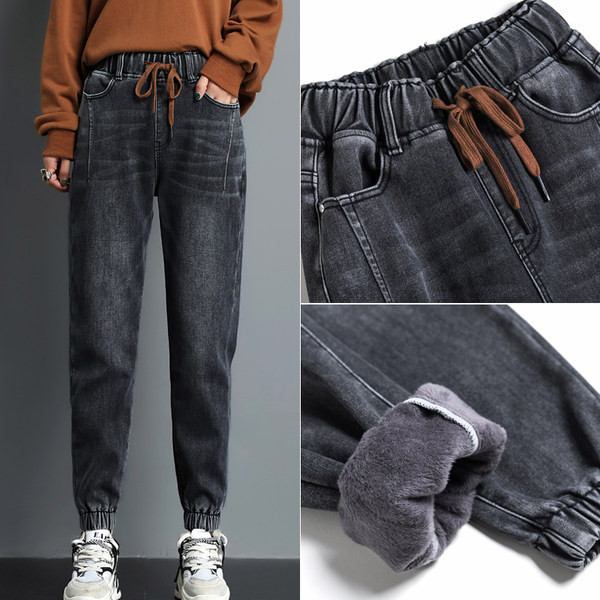 Női farmermodell gumírozással és zsebbel