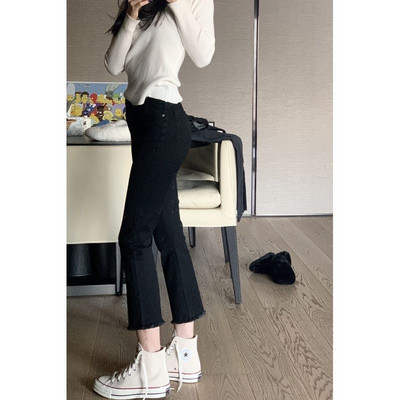 Női farmer új modell szakadt motívumokkal - fekete színű