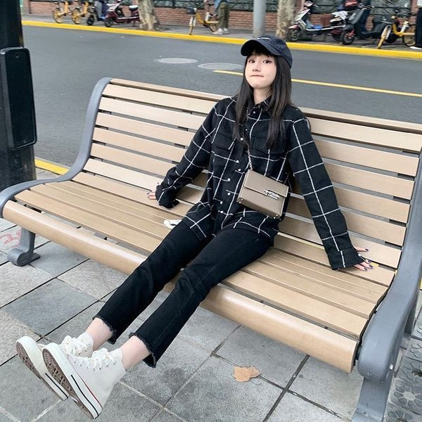 Női farmer új modell szakadt motívumokkal - fekete színű