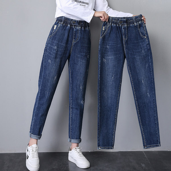 Női széles szárú farmer szakadt motívumokkal, gombos rögzítéssel