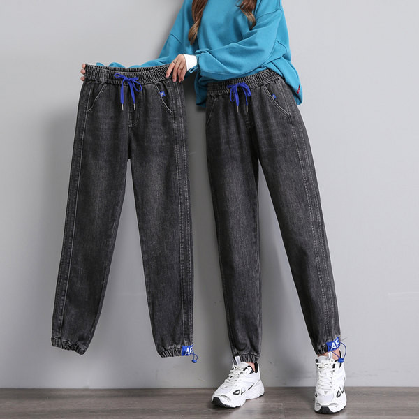 Moteriški džinsai aukštu liemeniu su raišteliais ir kišene