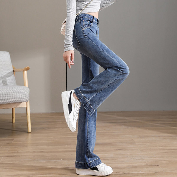 Elasztikus női farmer a mindennapi élethez