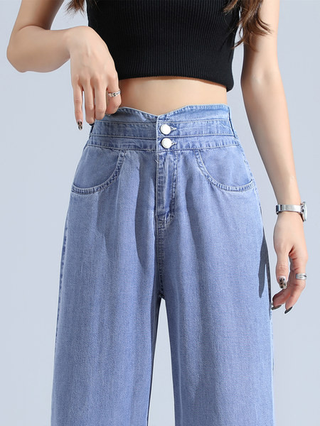Ψηλόμεσο φαρδύ τζιν με χαλαρή εφαρμογή