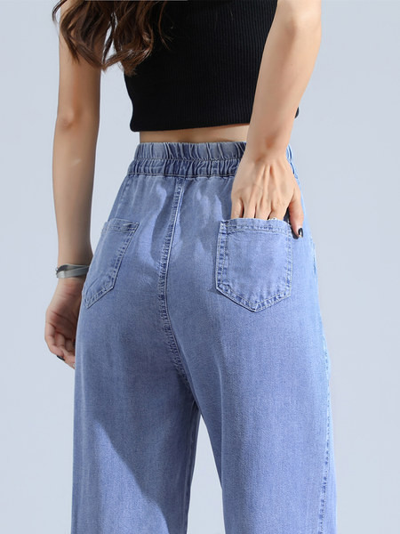 Ψηλόμεσο φαρδύ τζιν με χαλαρή εφαρμογή
