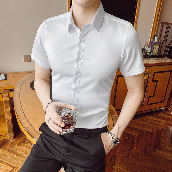 Ανδρικό εφαρμοστό πουκάμισο με κλασικό γιακά και κουμπιά