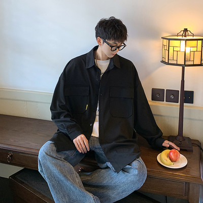 Vyriški laisvalaikio marškinėliai su kišene ir apykakle