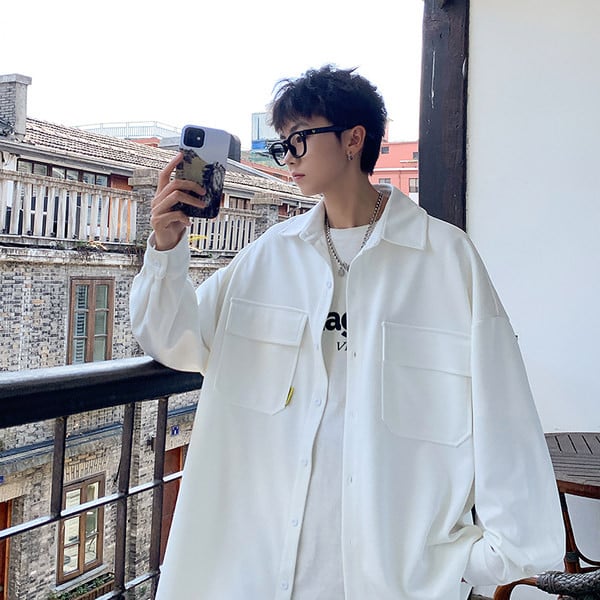 Vyriški laisvalaikio marškinėliai su kišene ir apykakle