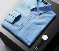 Pavasario stiliaus vyriški marškiniai su klasikine sagomis apykakle ir kišene