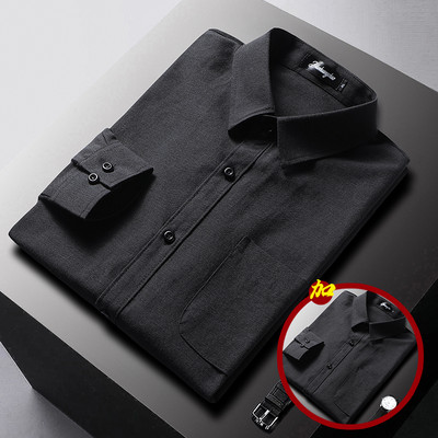 Pavasario stiliaus vyriški marškiniai su klasikine sagomis apykakle ir kišene