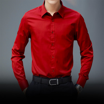 Μοντέρνο ανδρικό εφαρμοστό πουκάμισο με κλασικό γιακά