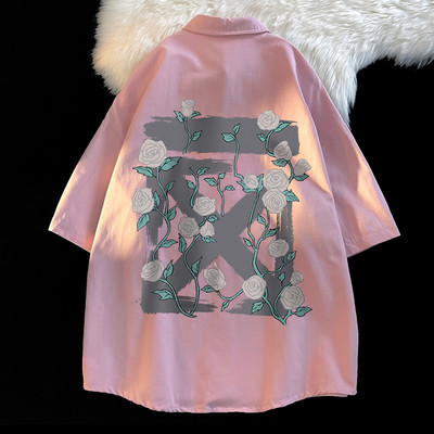 Uut mudelit meeste suvine särk, mille seljal on trükitud