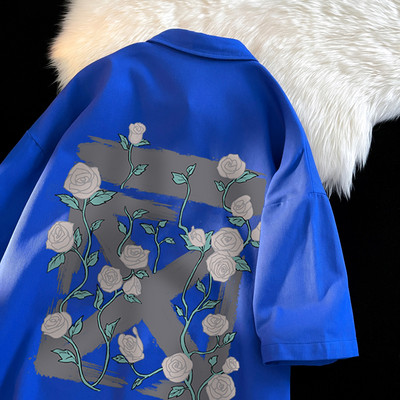 Uut mudelit meeste suvine särk, mille seljal on trükitud