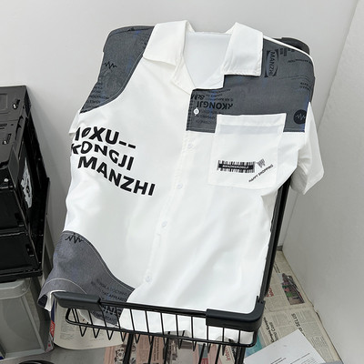 Vyriški marškiniai su užrašais ir sagomis