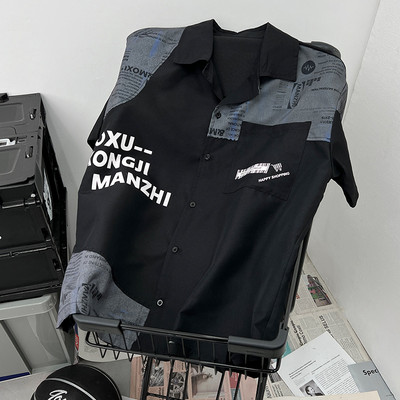 Vyriški marškiniai su užrašais ir sagomis