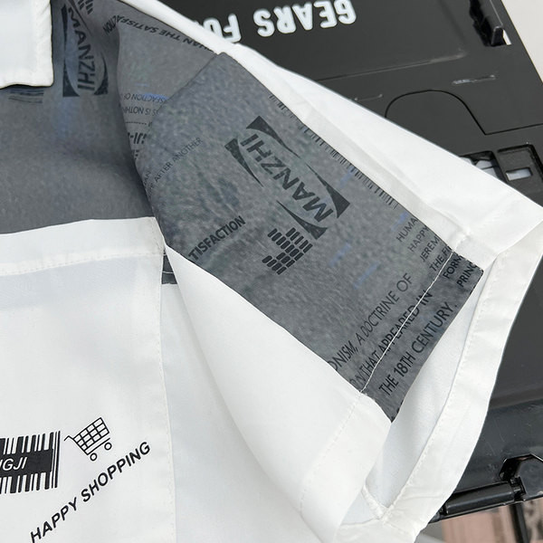 Vyriški marškiniai su užrašais ir sagomis