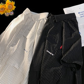 Klassikalise kraega vabaaja meeste triibuline särk