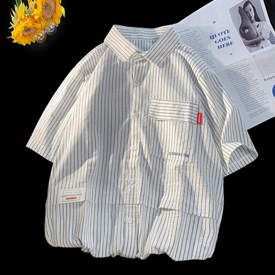 Klassikalise kraega vabaaja meeste triibuline särk