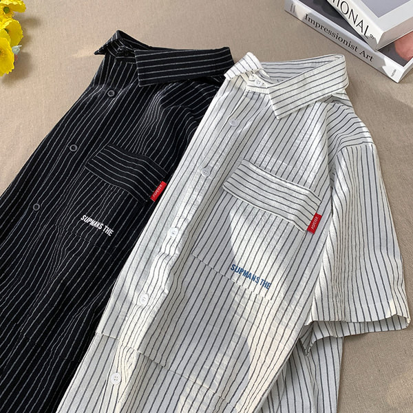 Klassikalise kraega vabaaja meeste triibuline särk