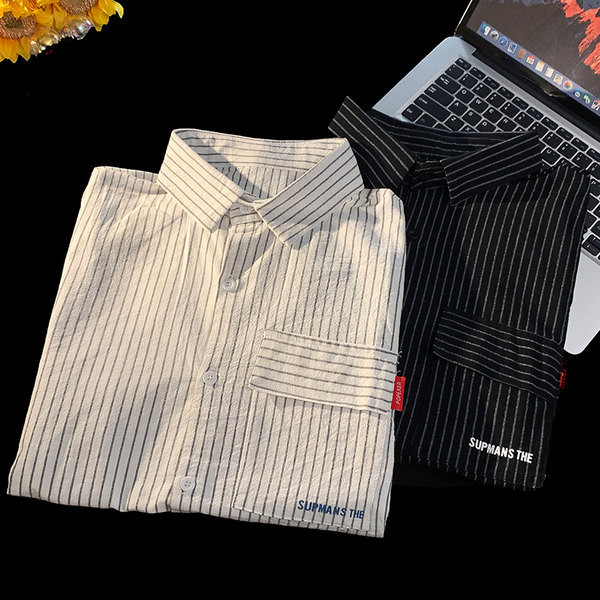 Klassikalise kraega vabaaja meeste triibuline särk