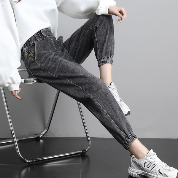 Moteriški tamprūs džinsai – dviejų spalvų