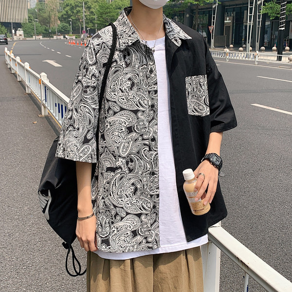 Vyriški juodai balti marškiniai su apykakle ir kišene