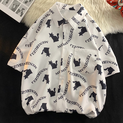 Lühikeste varrukate ja trükiga meeste särk