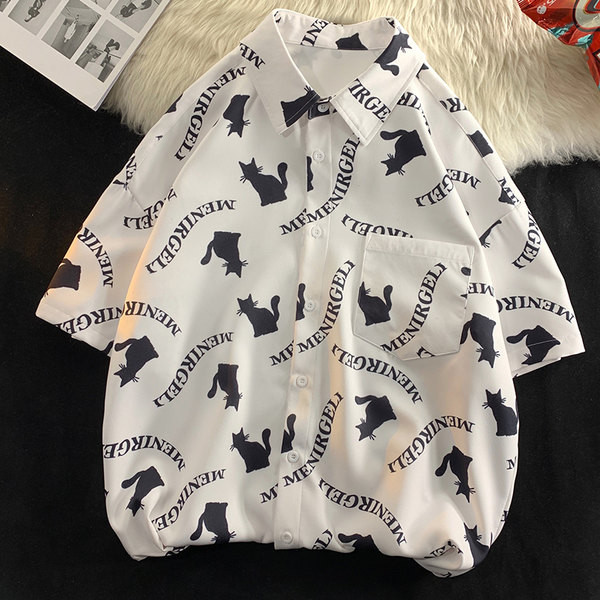 Lühikeste varrukate ja trükiga meeste särk