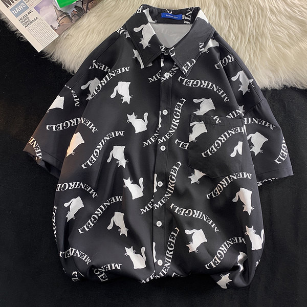 Lühikeste varrukate ja trükiga meeste särk