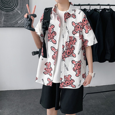 Klassikalise krae ja lühikeste varrukatega meeste lai särk