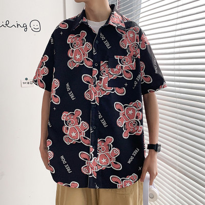 Klassikalise krae ja lühikeste varrukatega meeste lai särk