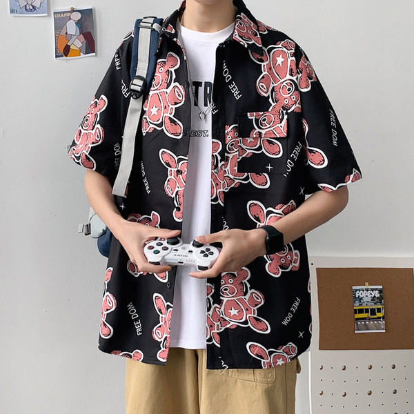 Klassikalise krae ja lühikeste varrukatega meeste lai särk