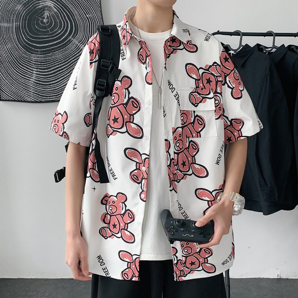 Klassikalise krae ja lühikeste varrukatega meeste lai särk