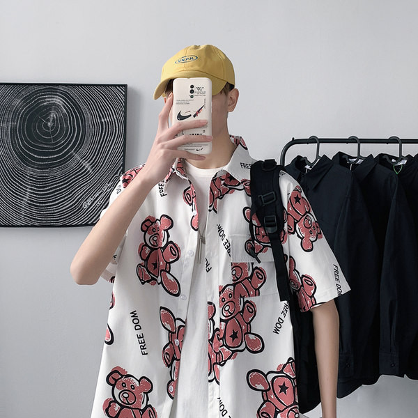 Klassikalise krae ja lühikeste varrukatega meeste lai särk